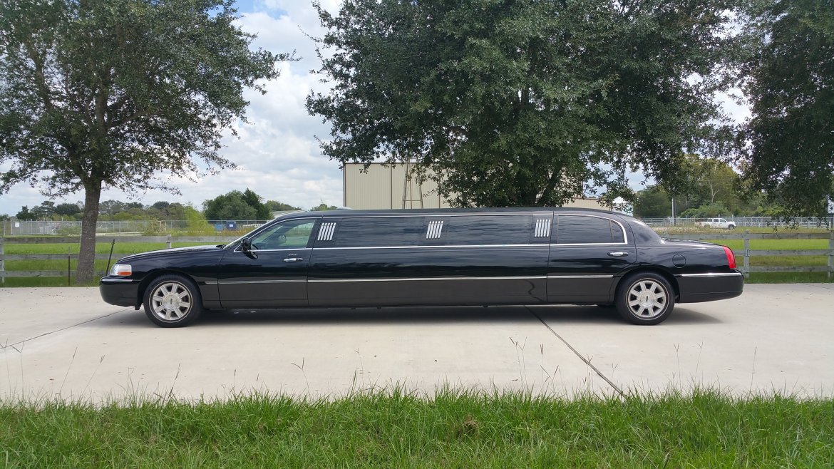 Photo of Limousine for sale: 2009 Lincoln TownCar 120&quot; by Royale