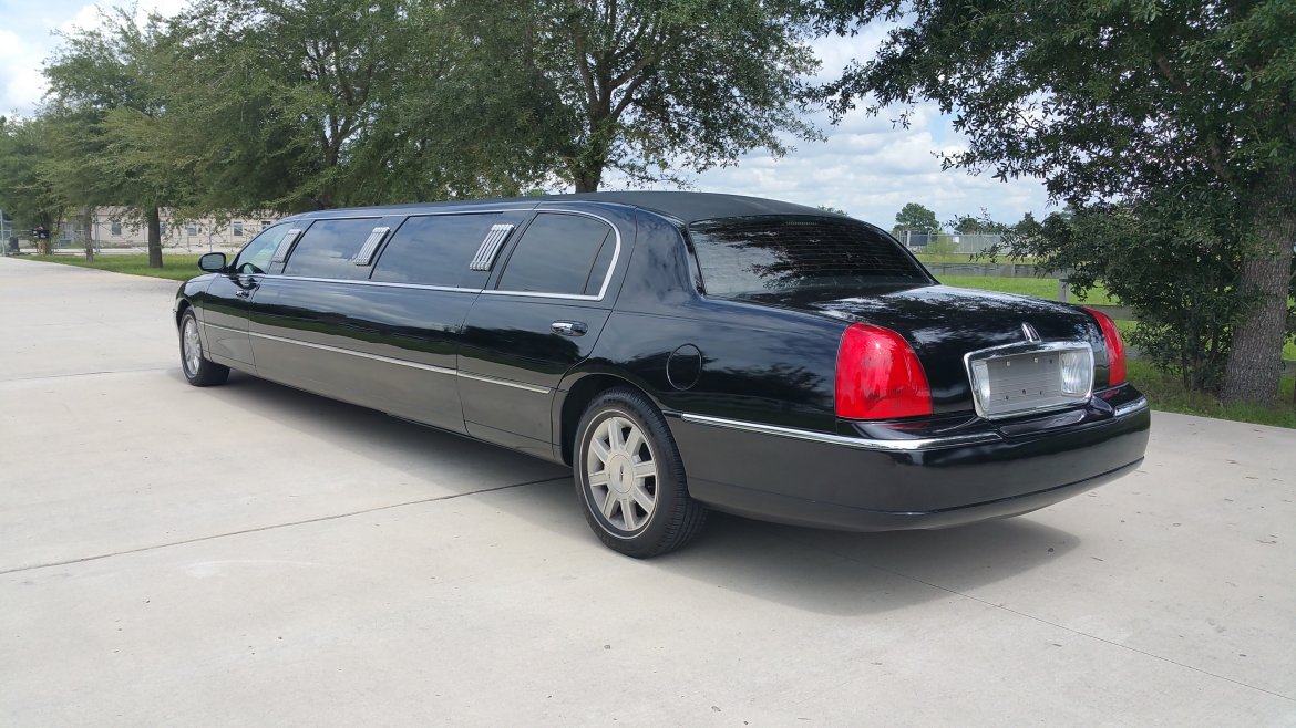 Used 2009 Lincoln TownCar for sale in Houston, TX #WS-10652 | We Sell Limos