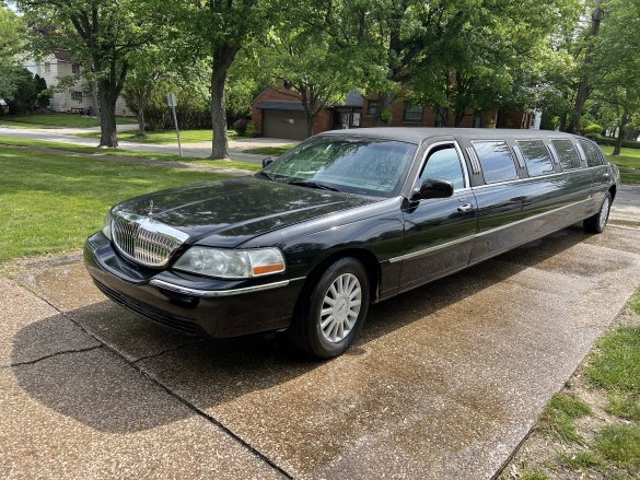 2005 Lincoln Town Car Limousine for Sale in Cleveland, OH - Main Photo
