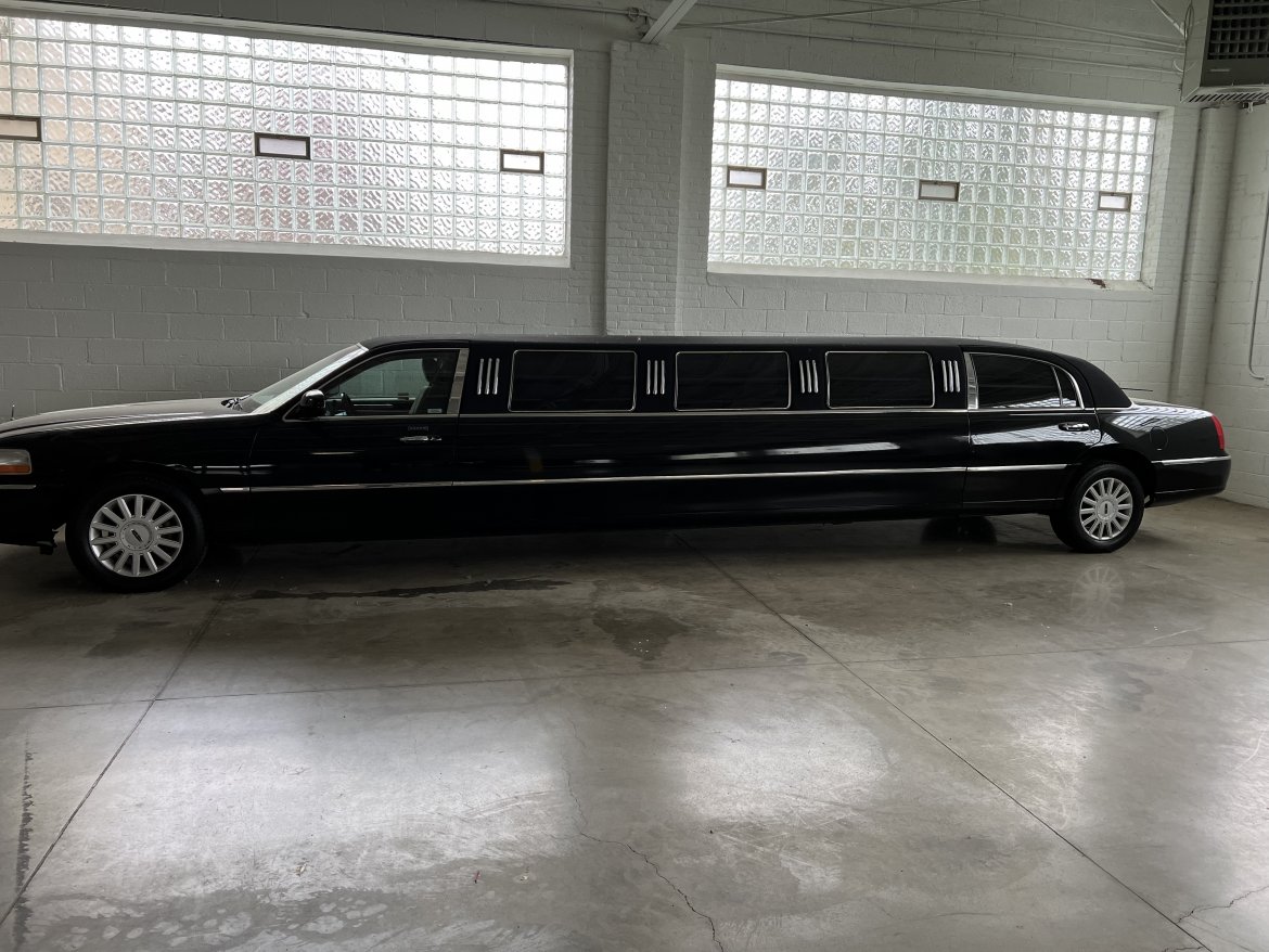Limousine for Sale in Cleveland, OH - Photo 7