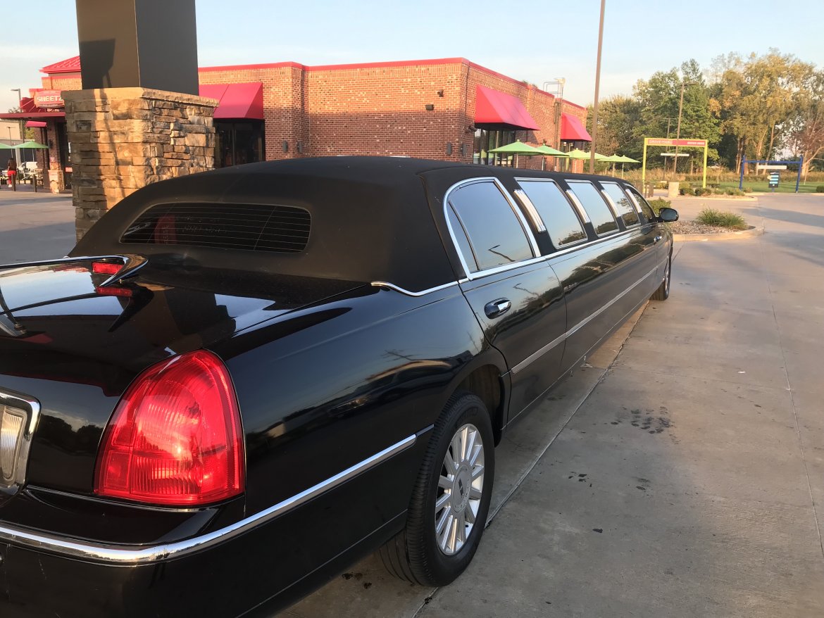 Limousine for Sale in Cleveland, OH - Photo 13