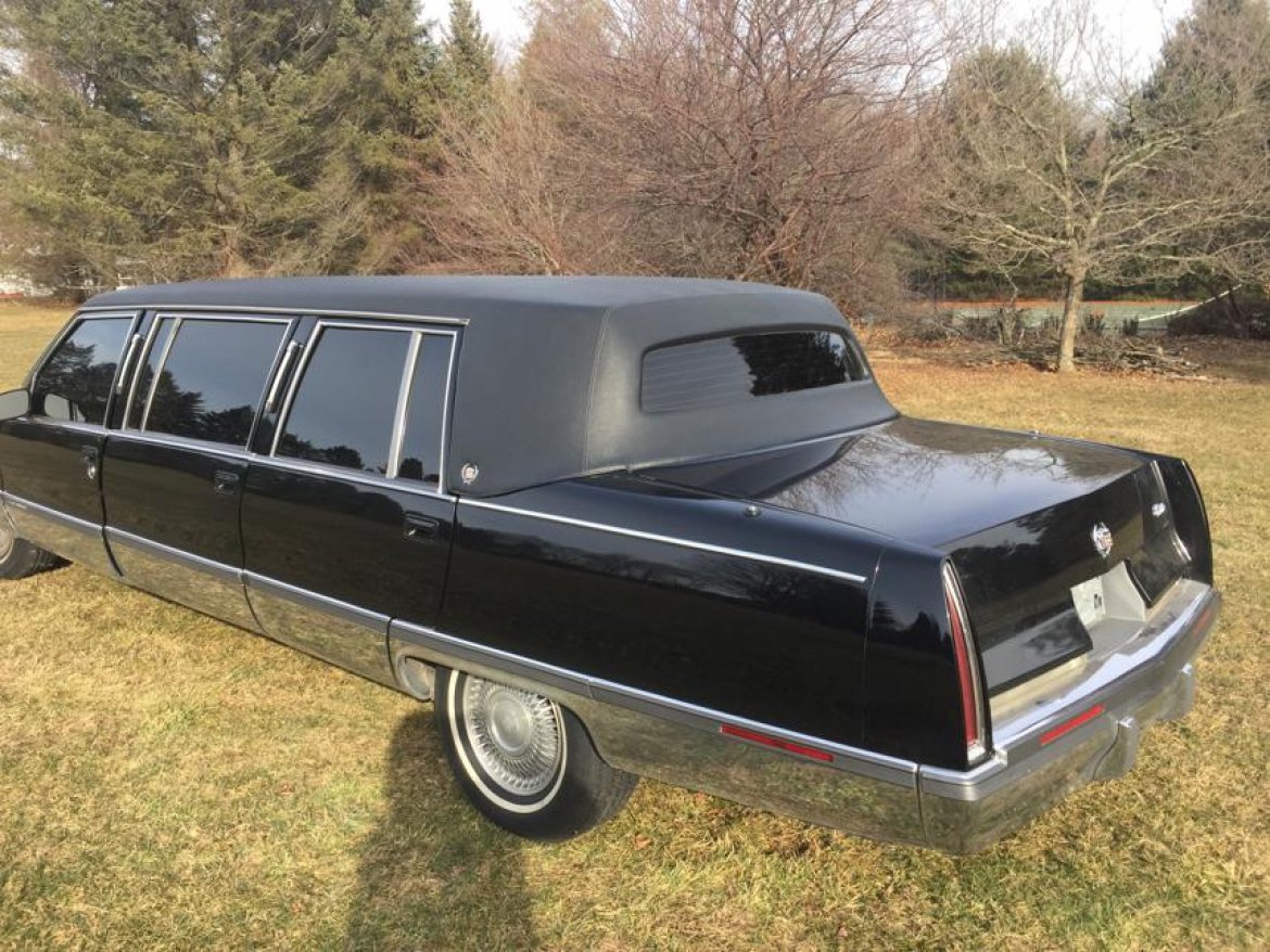 Limousine for sale: 1996 Cadillac fleetwood 22&quot; by yes
