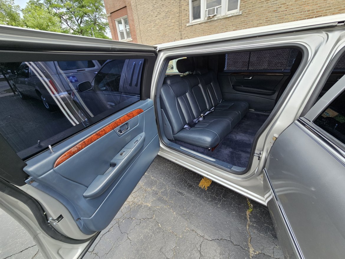 Limousine for Sale in Chicago, IL - Photo 10