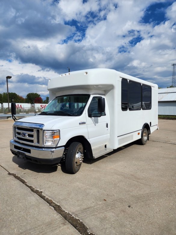 2018 Ford E450 Shuttle Bus for Sale in Erie, PA - Main Photo