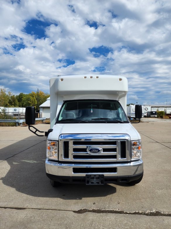 2018 Ford E450 Shuttle Bus for Sale in Erie, PA - Photo 2