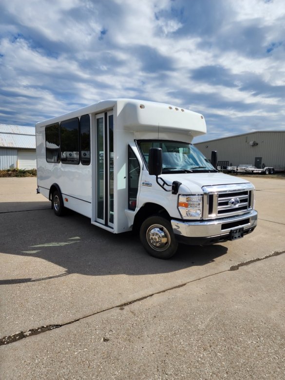 2018 Ford E450 Shuttle Bus for Sale in Erie, PA - Photo 3