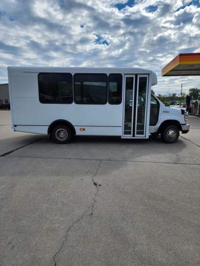 2018 Ford E450 Shuttle Bus for Sale in Erie, Pennsylvania, US - Photo 4