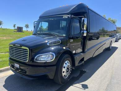 2016 Freightliner M-102 GM 45 Executive Shuttle for Sale in Santa Clarita, CA - Photo 2
