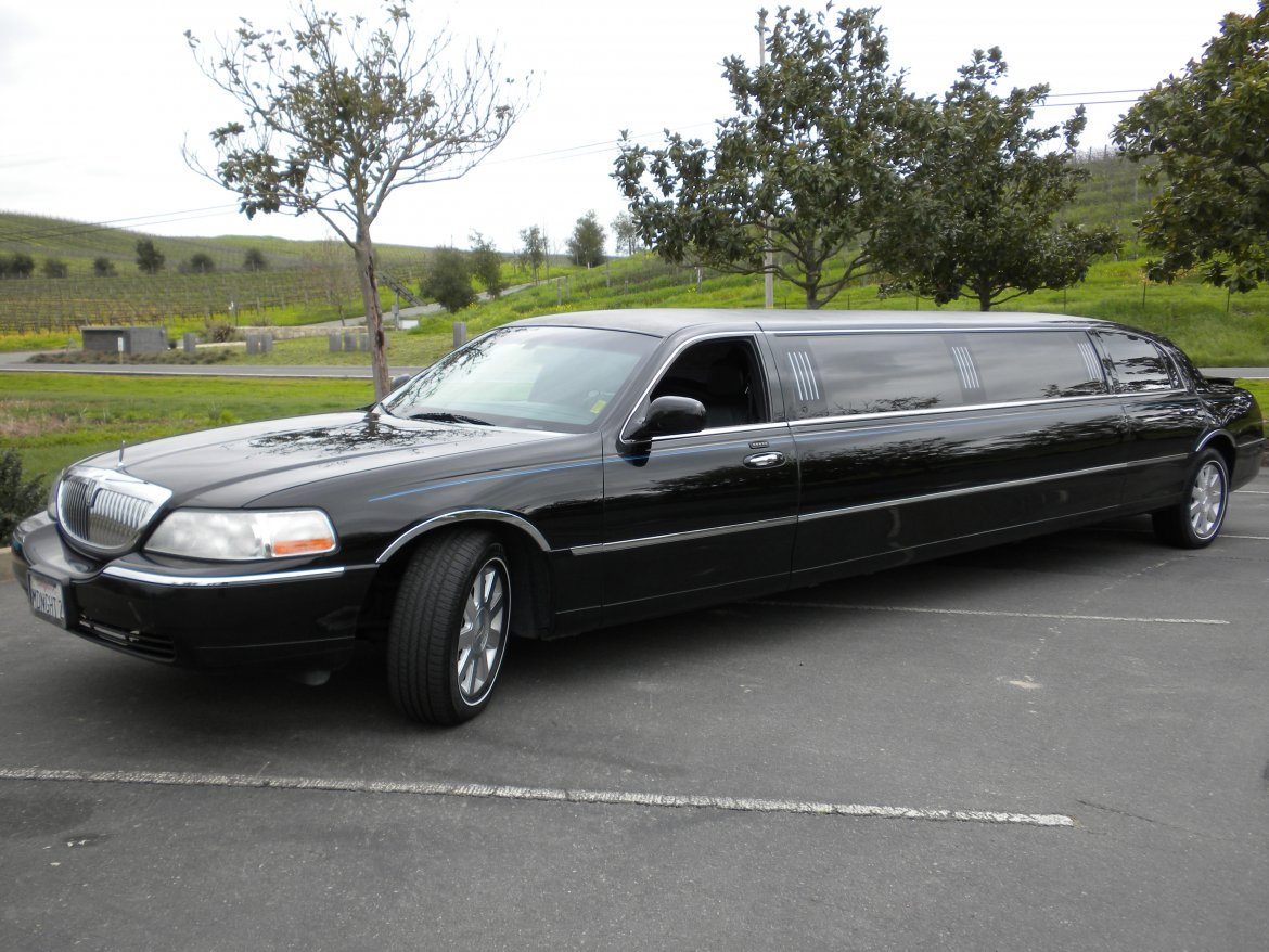 Photo of Limousine for sale: 2004 Lincoln TOWNCAR 120&quot; by Executive Coach