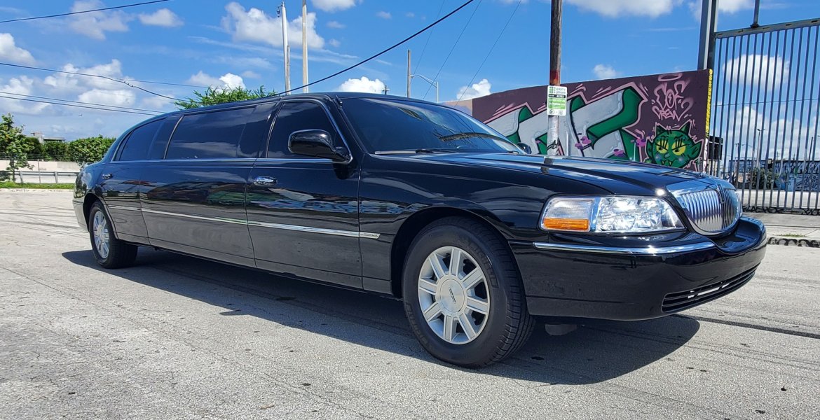 Limousine for sale: 2006 Lincoln 70 inch Diplomat 70&quot; by Executive