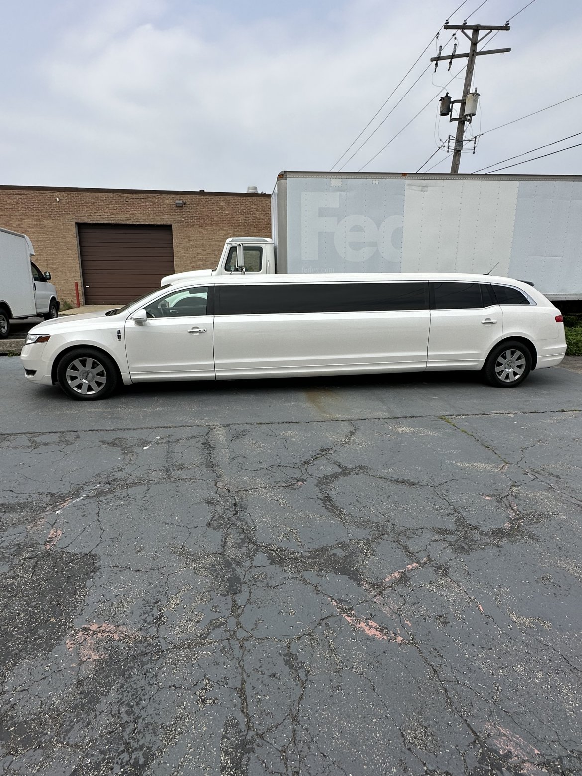 Limousine for Sale in elk gorve village, IL - Photo 3