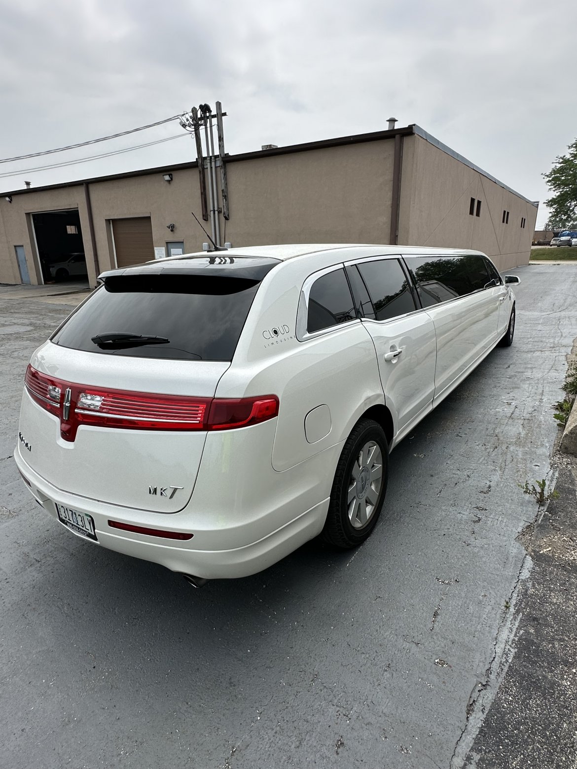 Limousine for Sale in elk gorve village, IL - Photo 5