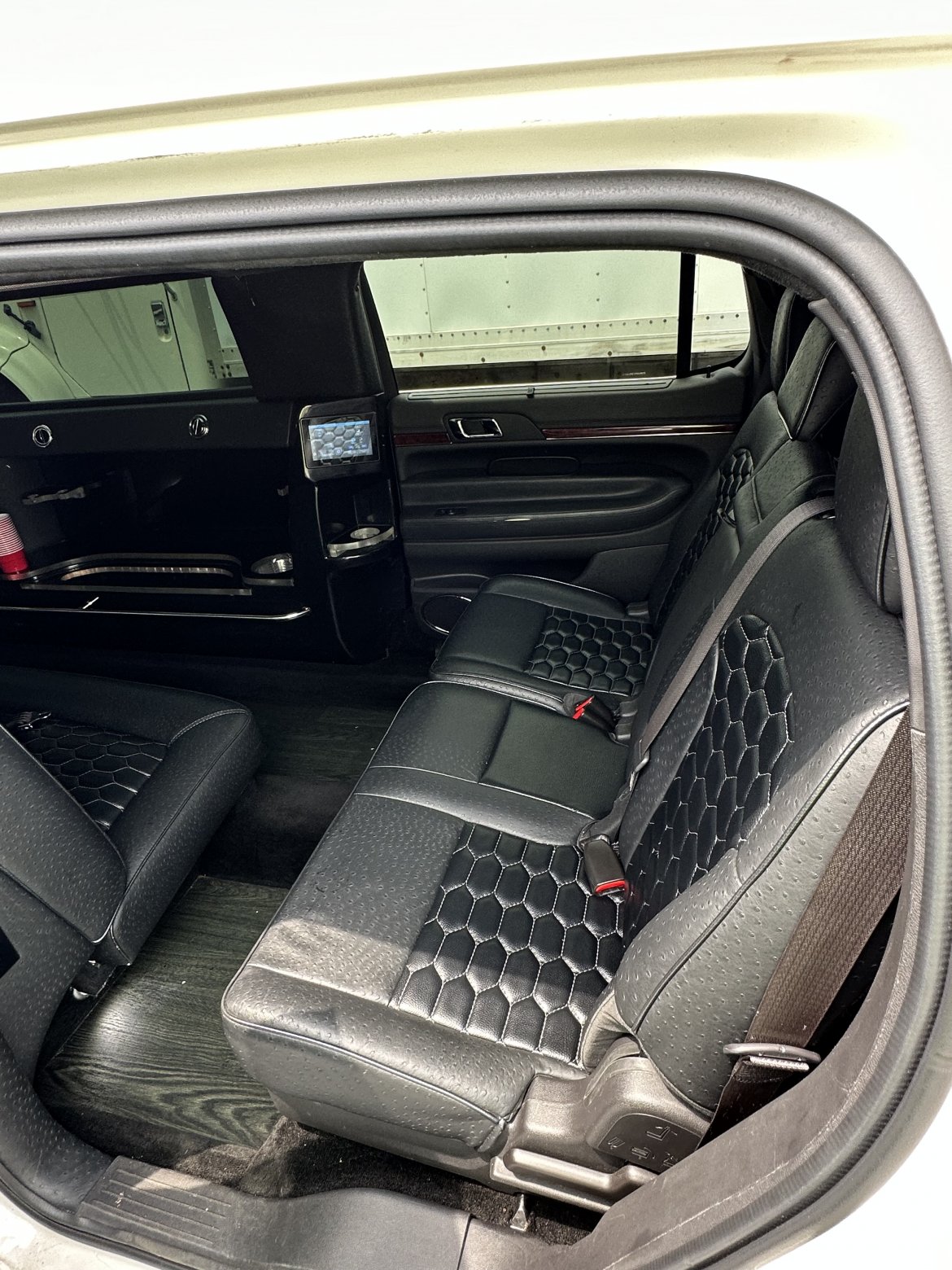 Limousine for Sale in elk gorve village, IL - Photo 9