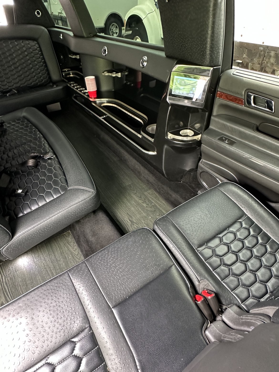 Limousine for Sale in elk gorve village, IL - Photo 10