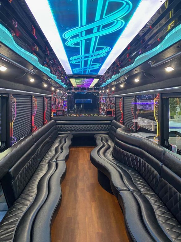 2013 Ford F550 Limo Bus for Sale in Lafayette, LA - Photo 2