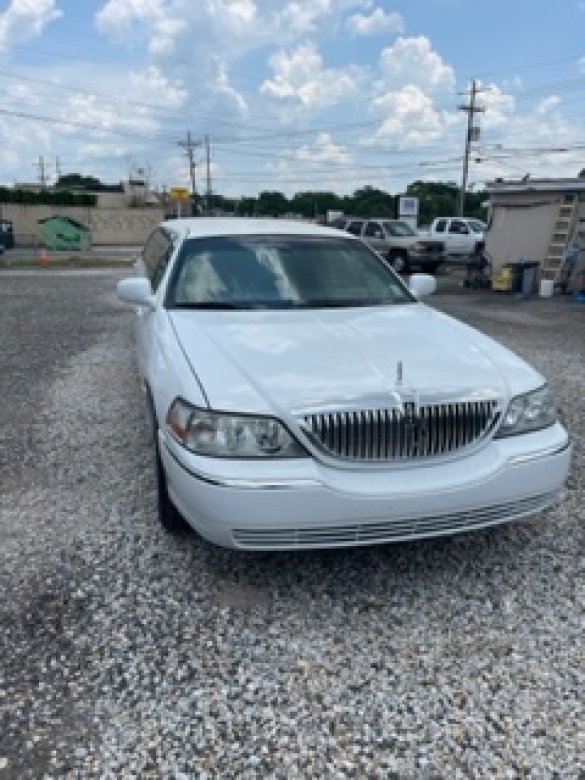 2008 Lincoln Towncar Limo Limousine for Sale in Lafayette, LA - Main Photo