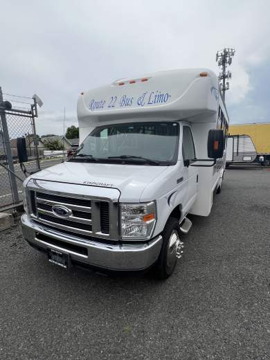 2017 Ford E450 Gas 25 Pax StarCraft Mini Bus with 52k miles