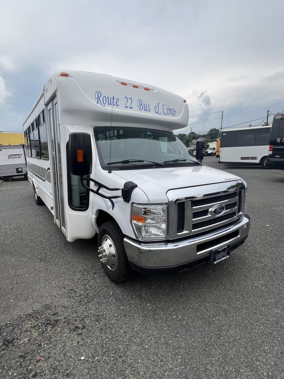 2017 Ford E450 Gas 25 Pax StarCraft Mini Bus with 52k miles