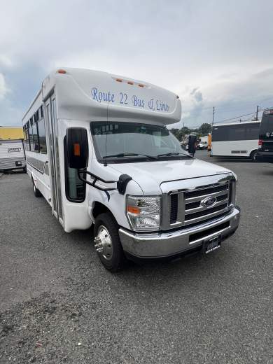 2017 Ford E450 Gas 25 Pax StarCraft Mini Bus with 52k miles