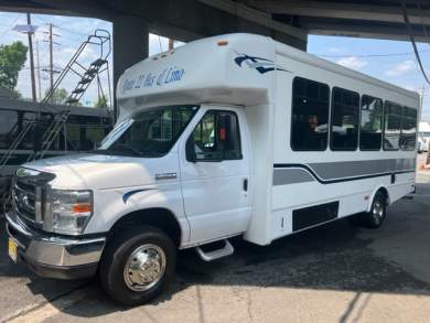 2017 Ford E450 Gas 25 Pax StarCraft Mini Bus with 52k miles