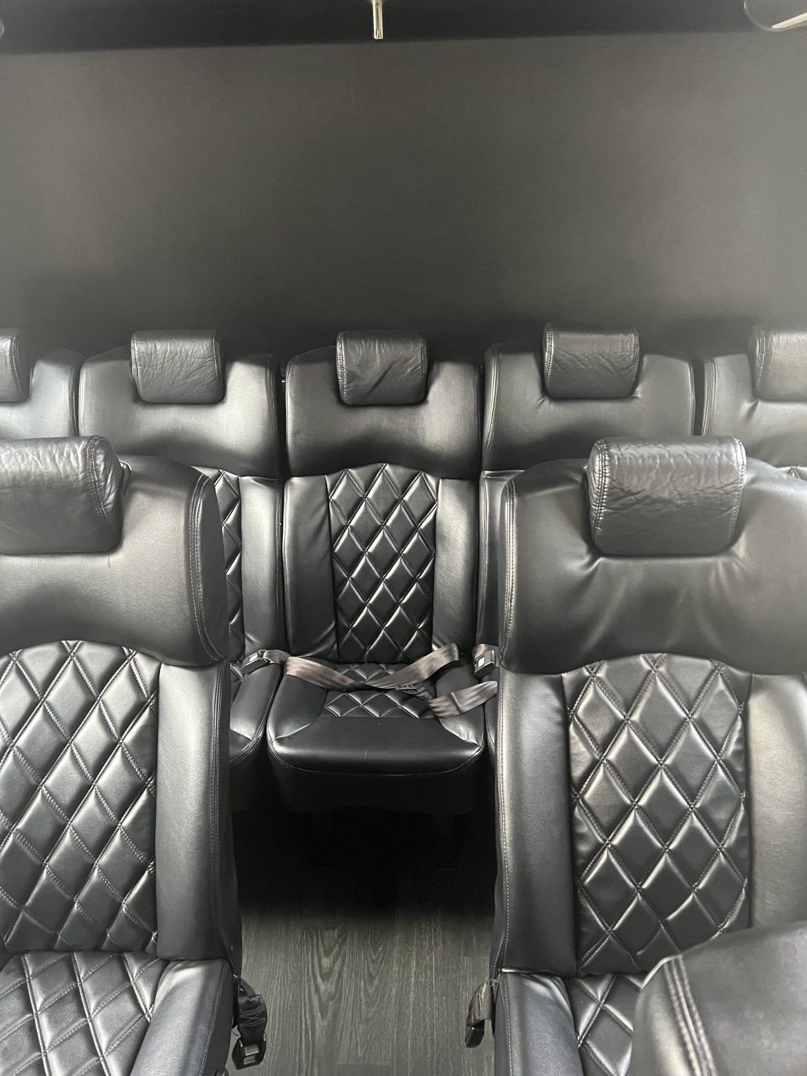 2015 Ford F550 Gas 32 Pax Executive Bus with brand new seat covers MINT Low Price to go - Photo 4