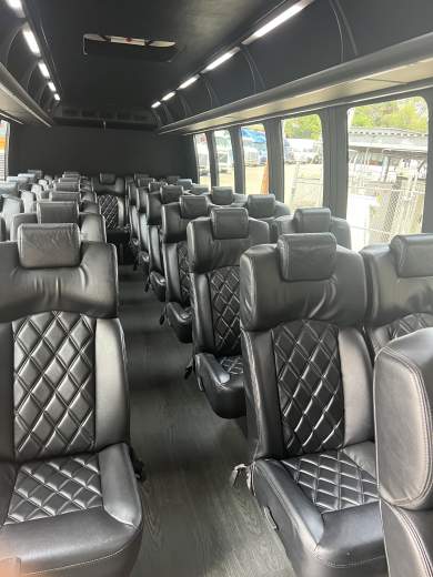 2015 Ford F550 Gas 32 Pax Executive Bus with brand new seat covers MINT Low Price to go