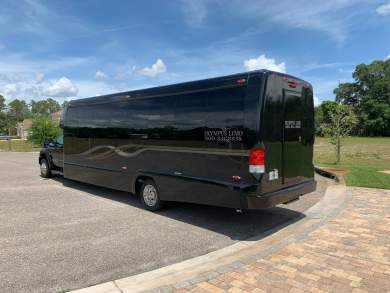 2015 Ford F550 Gas 32 Pax Executive Bus with brand new seat covers MINT Low Price to go