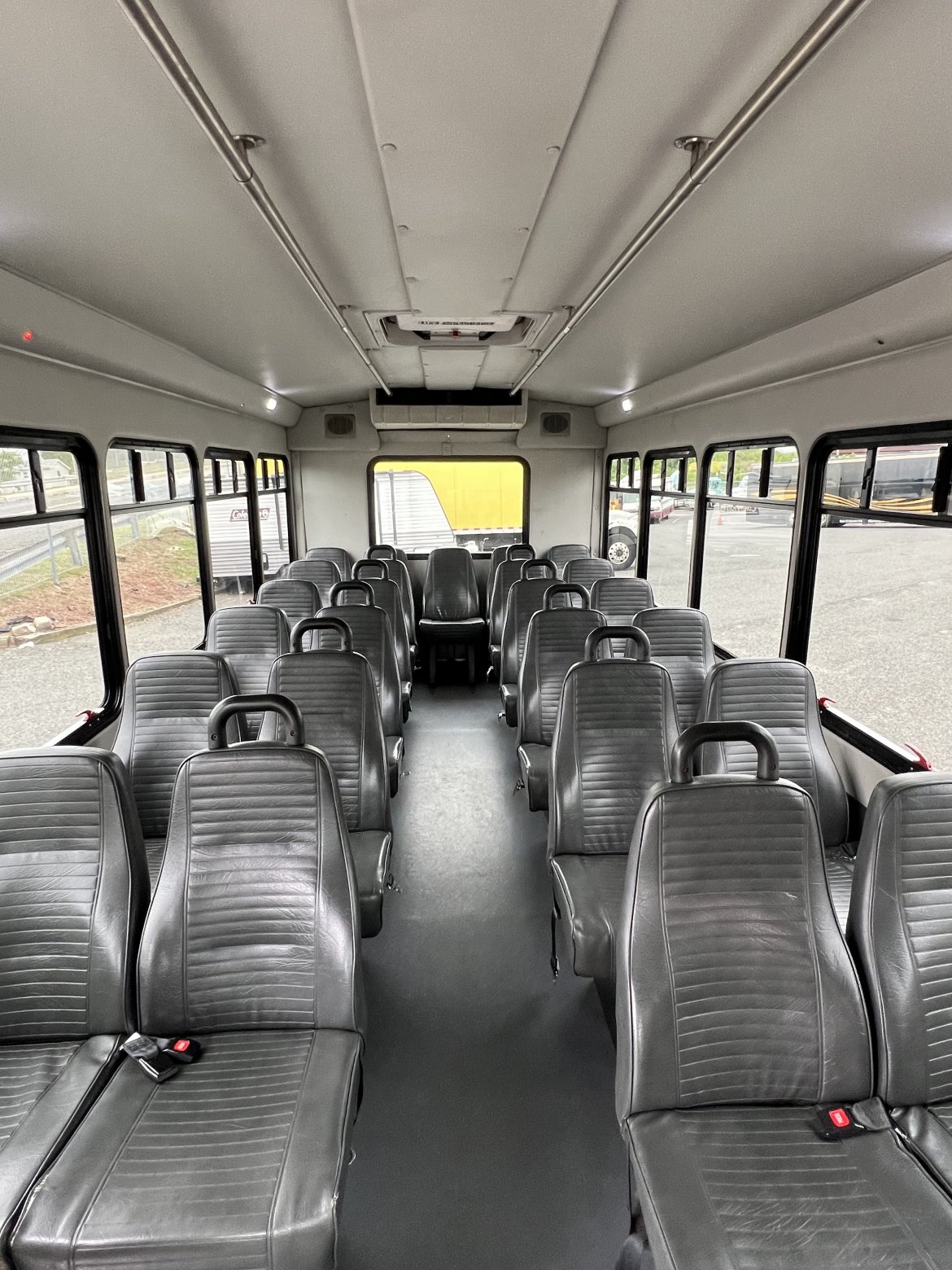 2015 Ford E450 StarCraft 25 Pax Mini Bus Must Go Fast Price reduced - Photo 2