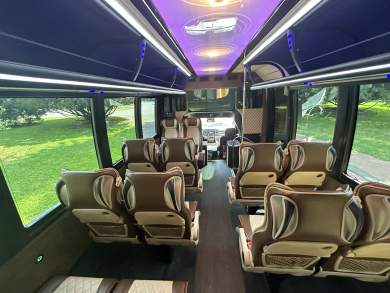 2017 Ford F-550 30 Passenger Shuttle Shuttle Bus for Sale in Morganville, New Jersey, US - Photo 4