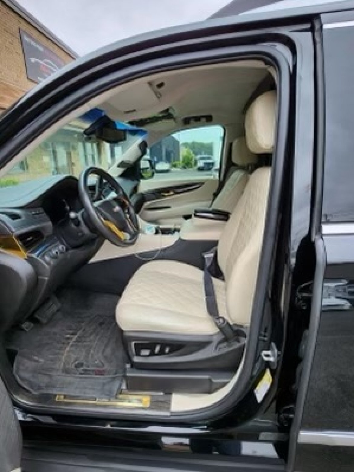 CEO SUV Mobile Office for Sale in Ontario, CA - Photo 3