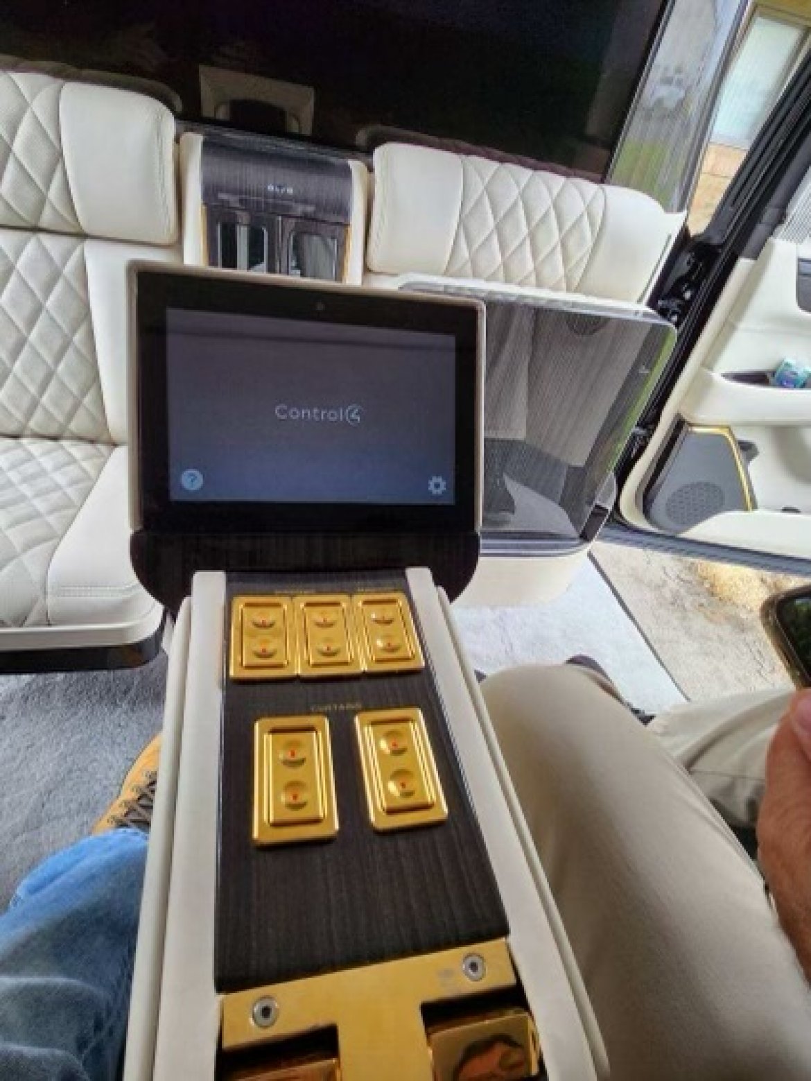 CEO SUV Mobile Office for Sale in Ontario, CA - Photo 13