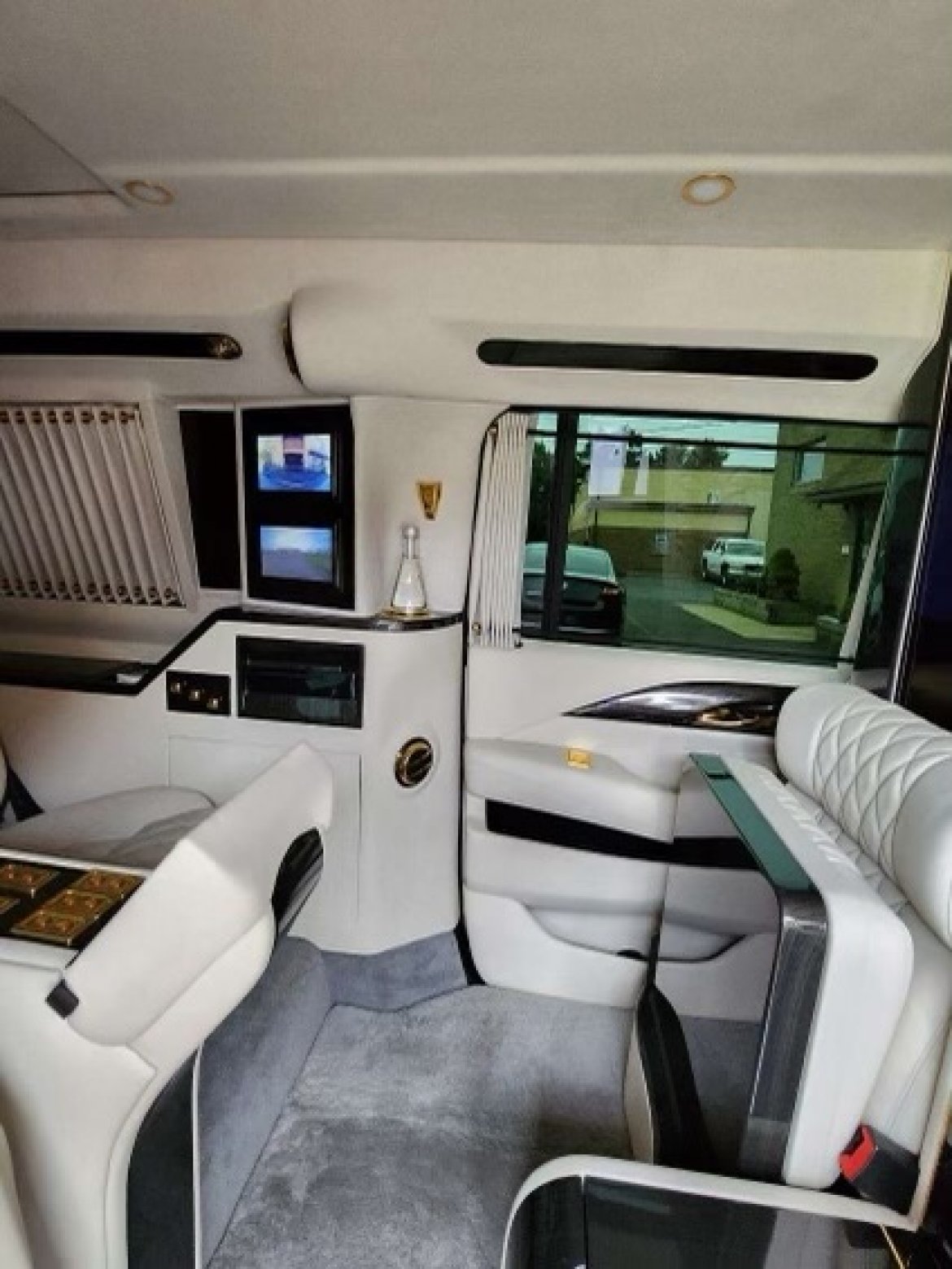 CEO SUV Mobile Office for Sale in Ontario, CA - Photo 6