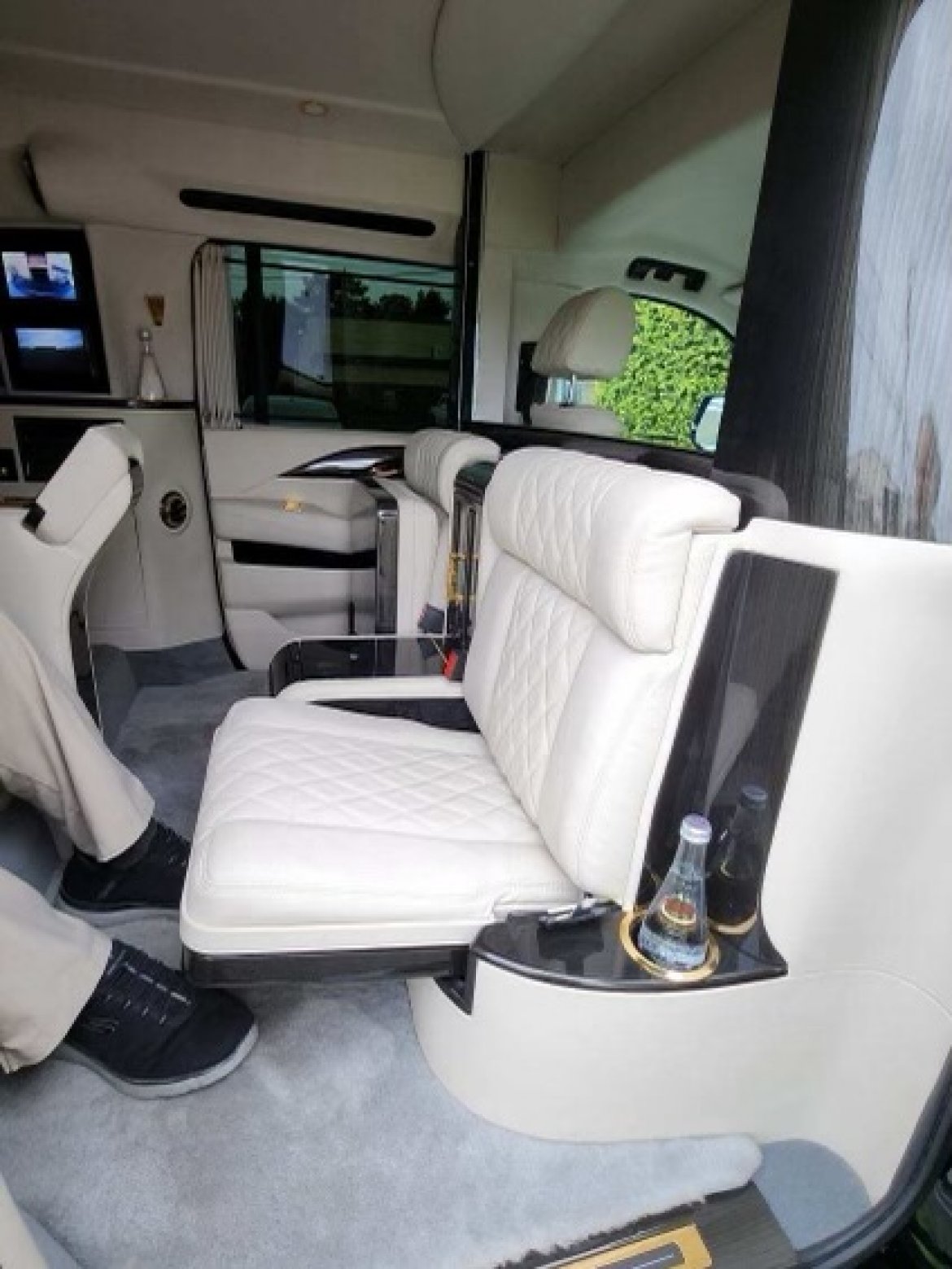 CEO SUV Mobile Office for Sale in Ontario, CA - Photo 7