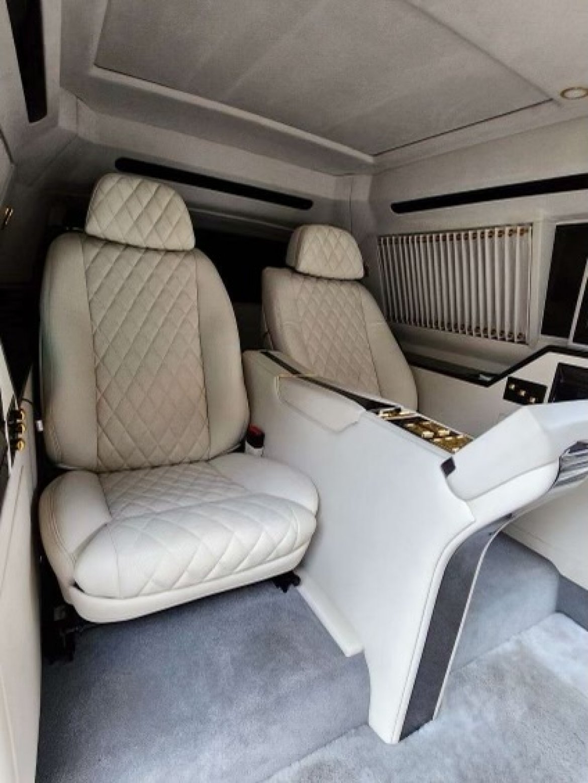CEO SUV Mobile Office for Sale in Ontario, CA - Photo 9