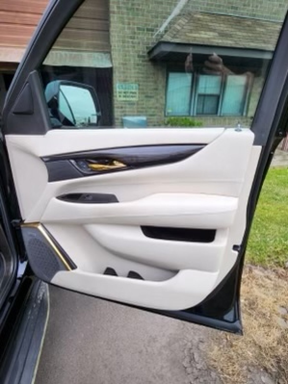 CEO SUV Mobile Office for Sale in Ontario, CA - Photo 5