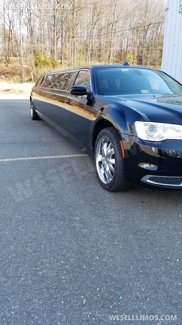 2016 Springfield Coach Chrysler 300 Limousine