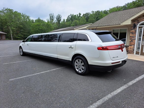 2014 Lincoln MKT Limousine for Sale in Northumberland, PA - Photo 2