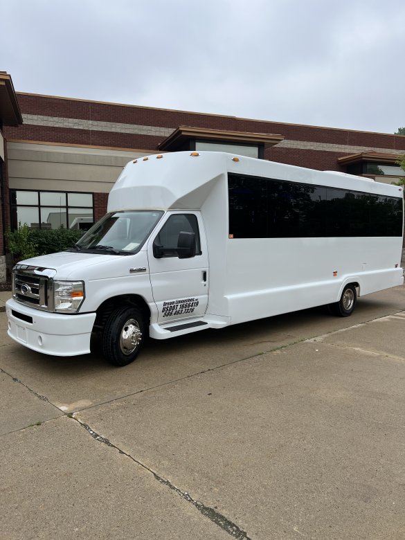 2014 Ford E450 Limo Bus for Sale in Shelby Twp, MI - Photo 2