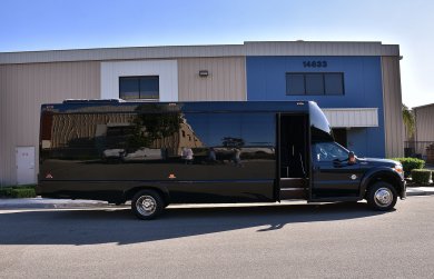 2015 Ford F-550 Limo Bus for Sale in Fontana, CA - Photo 2