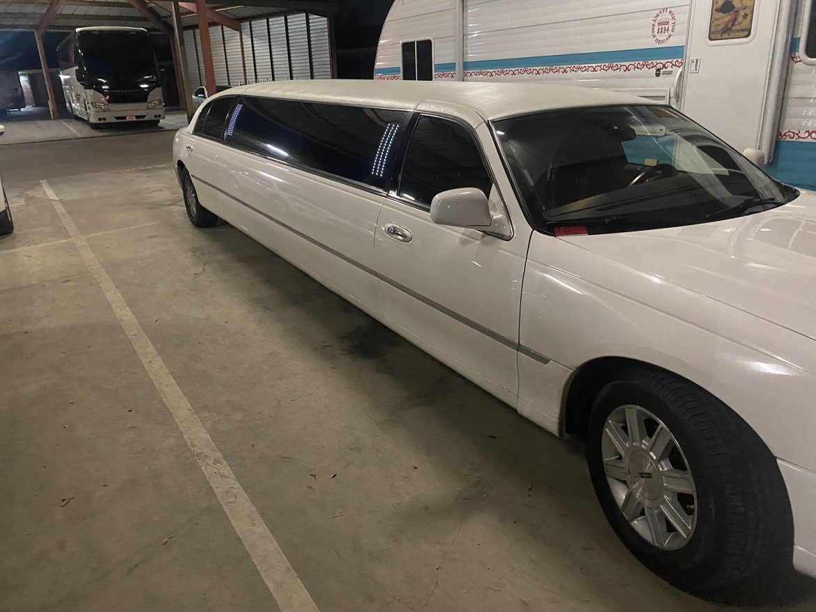 Limousine for sale: 2011 Lincoln Limo by Tiffany