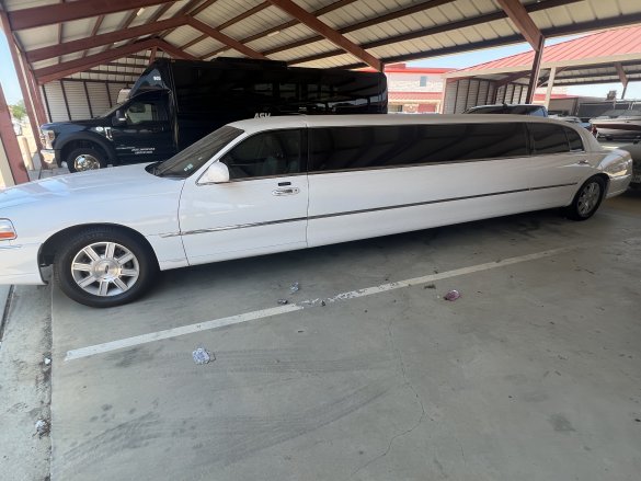 2011 Lincoln Limo Limousine for Sale in Dallas, TX - Photo 3