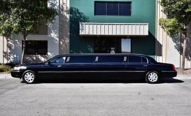 2011 Lincoln Town Car Limousine for Sale in Fontana, CA - Photo 2