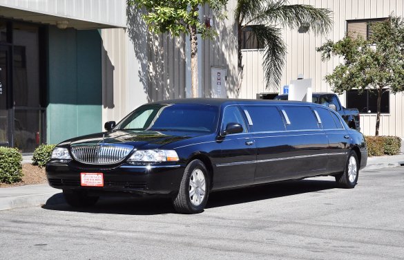 2011 Lincoln Town Car Limousine for Sale in Fontana, CA - Photo 3
