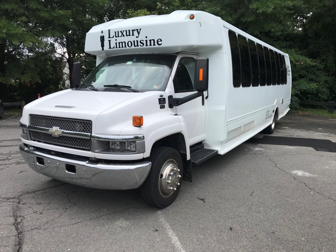 Shuttle Bus for sale: 2009 Chevrolet C550 by Turtle Top