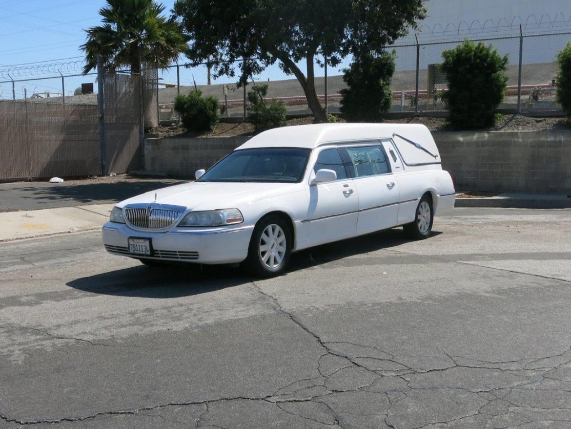 Funeral for sale: 2003 Lincoln Town Car by Eureka