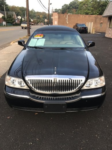 2003 Lincoln Town Car Limousine for Sale in Caldwell, New Jersey, US - Photo 3