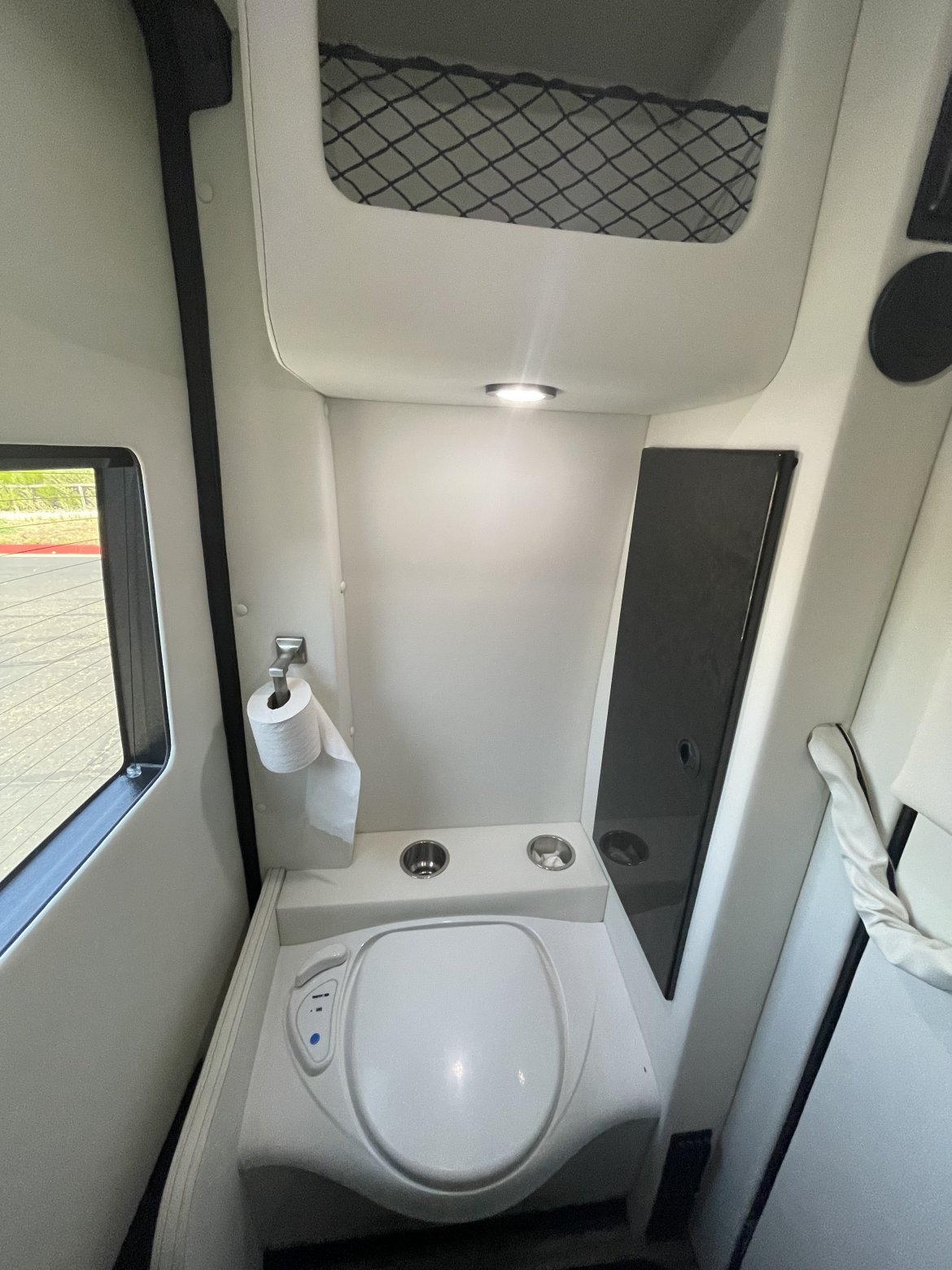 CEO SUV Mobile Office for Sale in La Mesa, CA - Photo 9