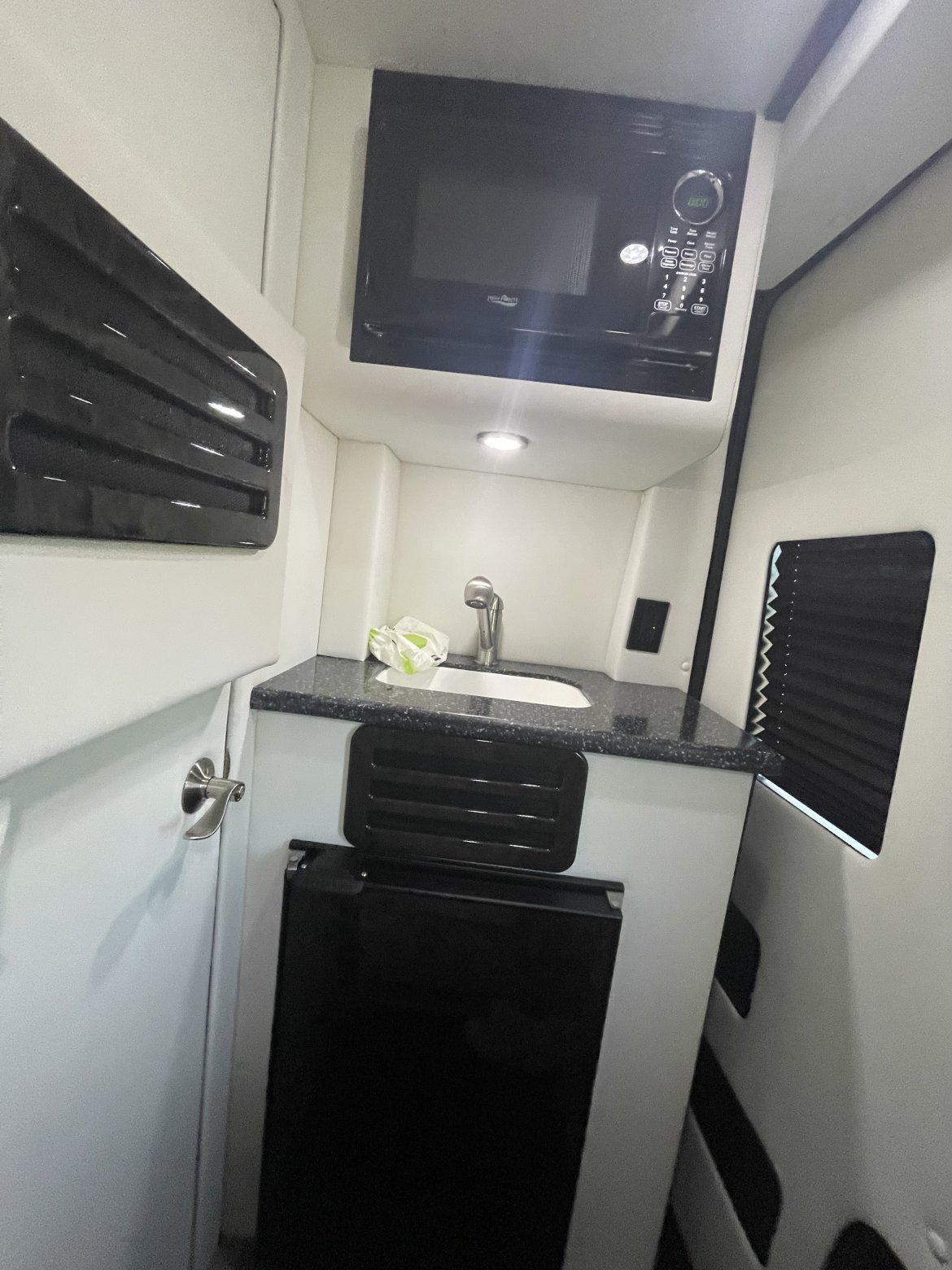 CEO SUV Mobile Office for Sale in La Mesa, CA - Photo 10