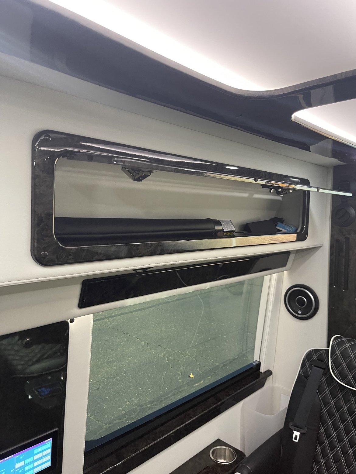 CEO SUV Mobile Office for Sale in La Mesa, CA - Photo 18