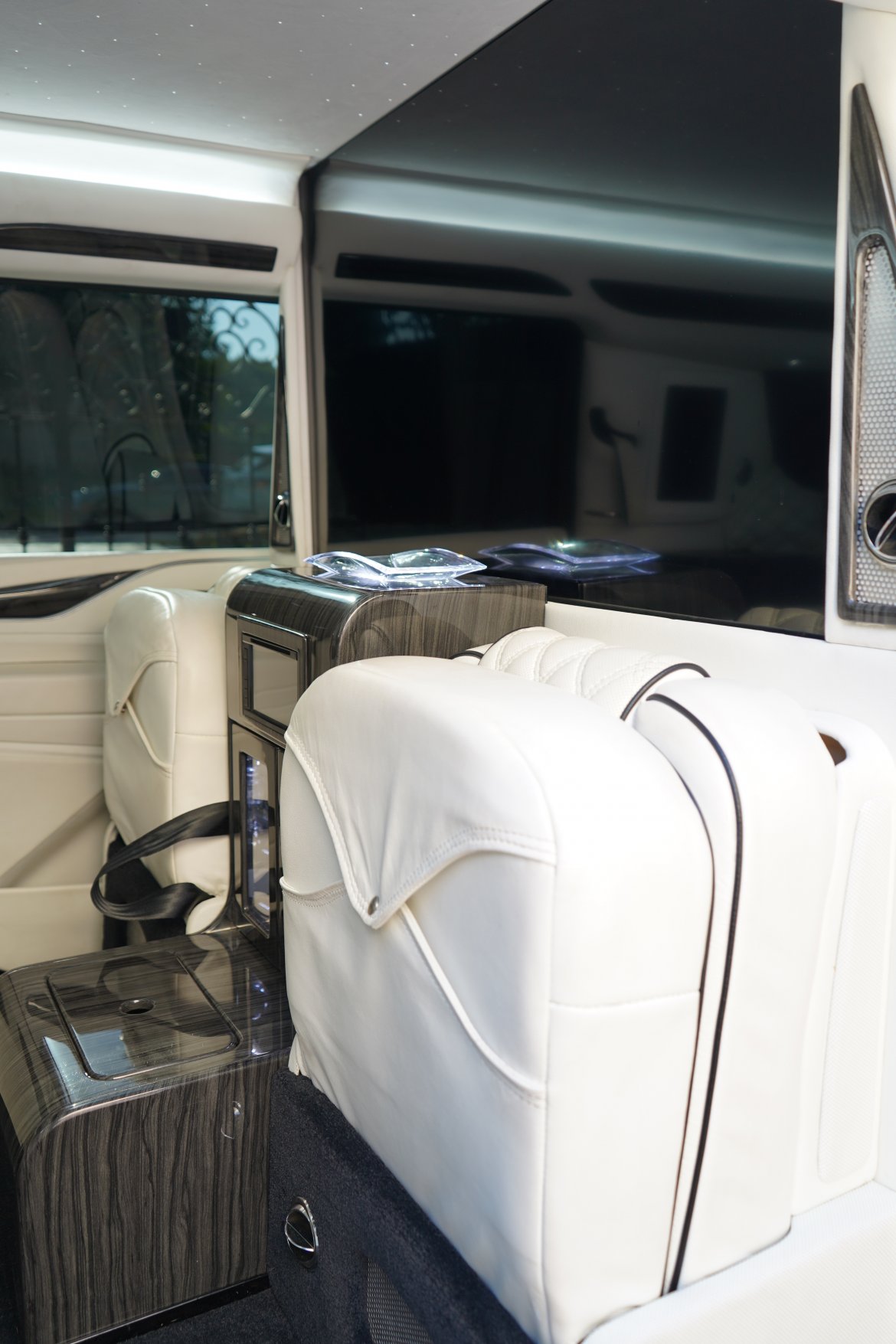 CEO SUV Mobile Office for Sale in Ontario, CA - Photo 15